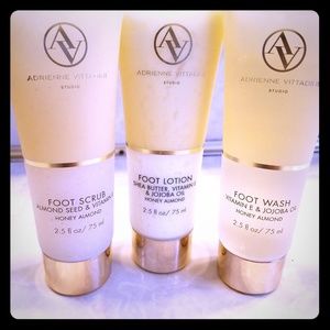 Adrienne Vittadini 3 piece foot scrub set